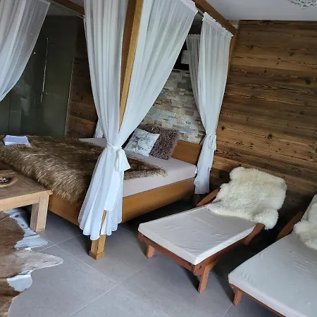 Rebeca 6 Beds Шале *