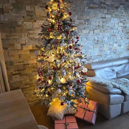 Rebeca 6 Beds Шале *